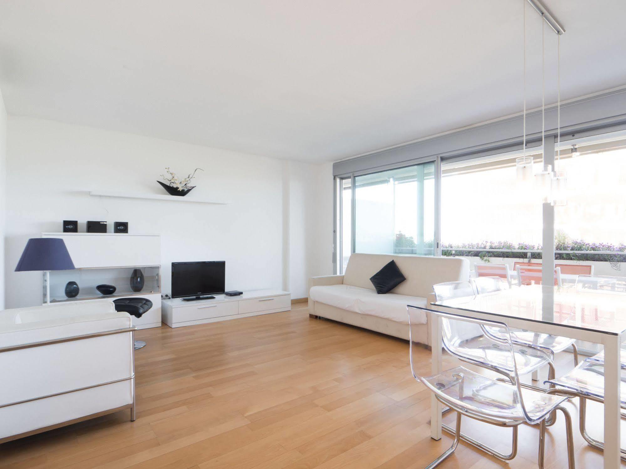 Rent Top Apartments Forum Сан-Адриан-де-Бесос Экстерьер фото