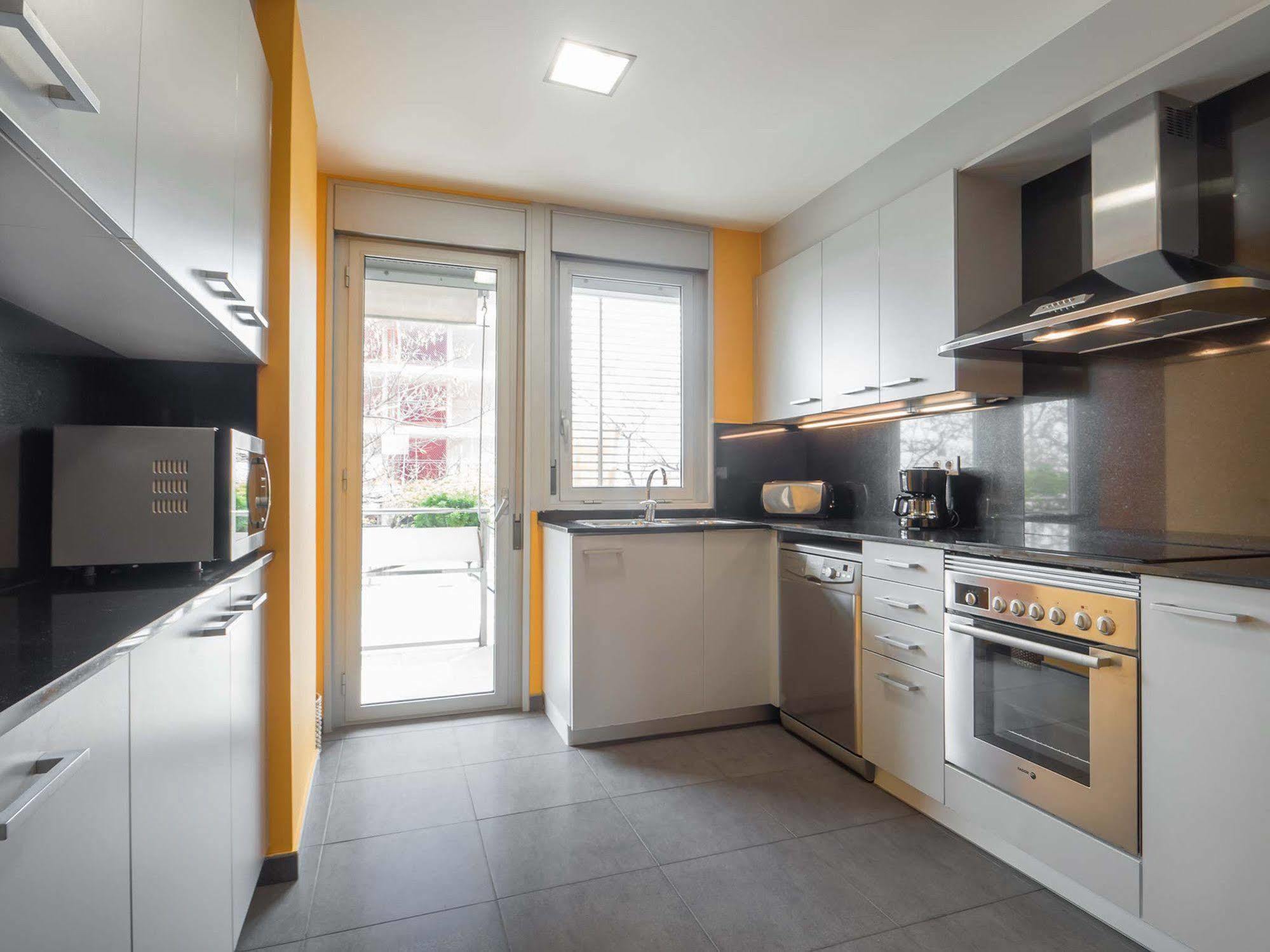 Rent Top Apartments Forum Сан-Адриан-де-Бесос Экстерьер фото